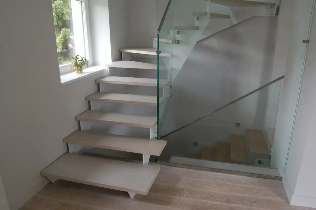 Balustrady ze szkłem bezpiecznym – funkcjonalność i design